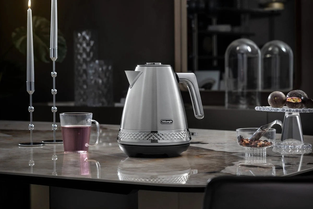 Delonghi - Diadema Cordless Kettle 1,7L Metal Finish KBV3001.M