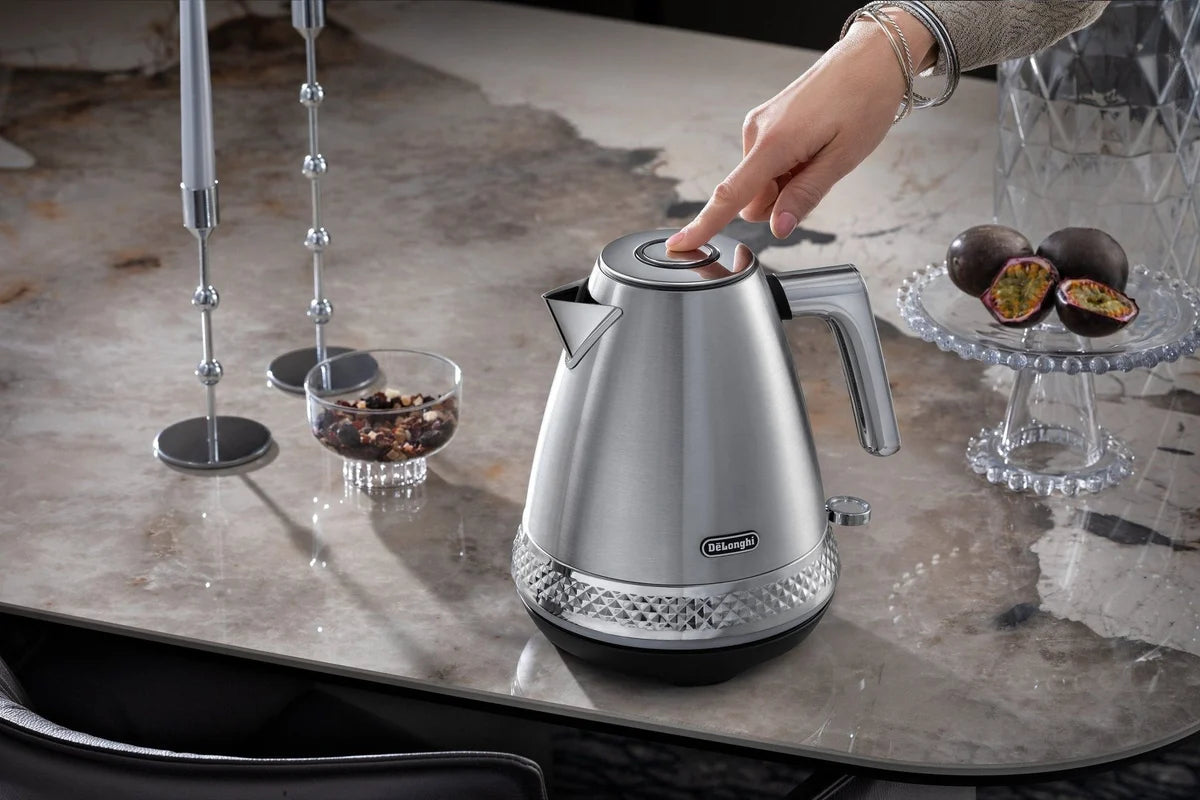 Delonghi - Diadema Cordless Kettle 1,7L Metal Finish KBV3001.M