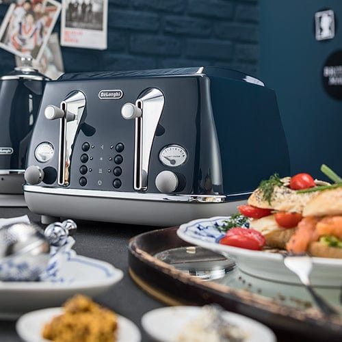 Delonghi 4 Slice Toaster Capitals Blue CTOC4003.BL